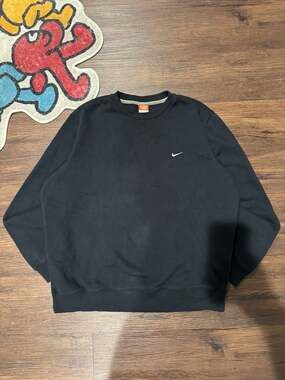 Vintage 2000’s Nike Mini Swoosh Sweatshirt